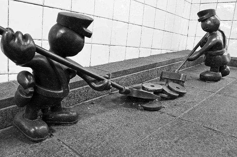 Subway Token Figures : Art : Subway : New York : Tom Otterness : New York : Personal Photo Projects :  Richard Moore Photography : Photographer : 